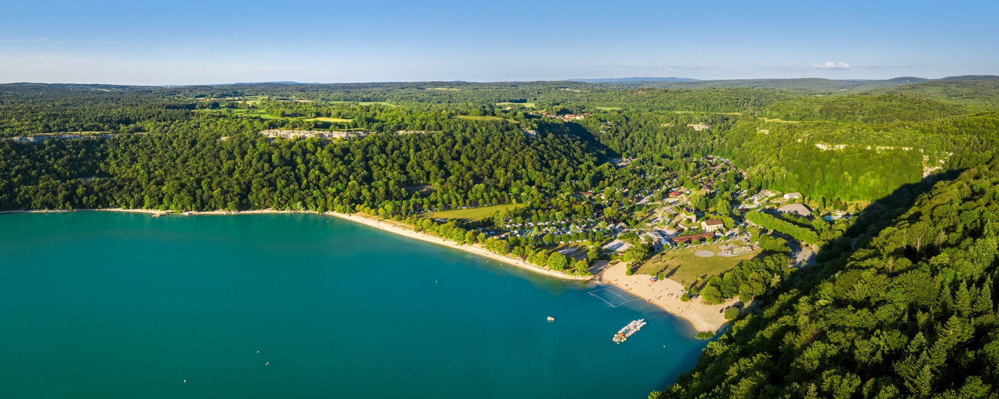 Domaine de Chalain à DOUCIER, Jura - Via Camping